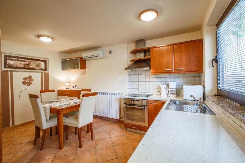 Apartmani Gilda 브르사르 외부 사진